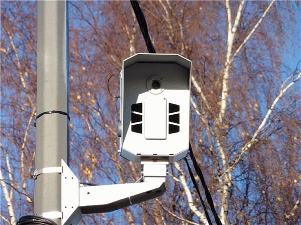 Камера видеонаблюдения на дороге