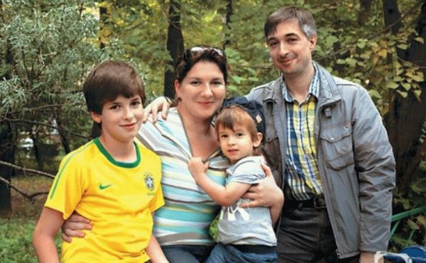 Ровшан Аксеров с семьей